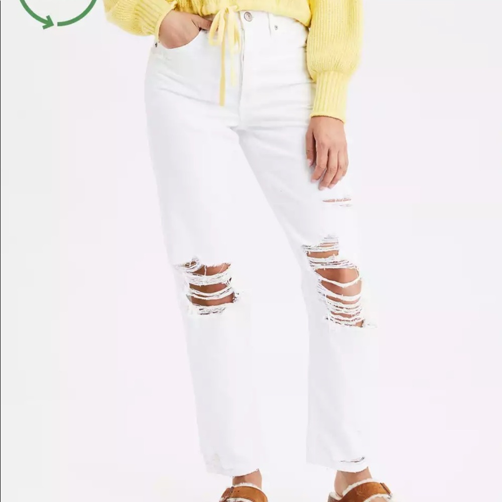 American Eagle White 90s Boyfriend Jeans